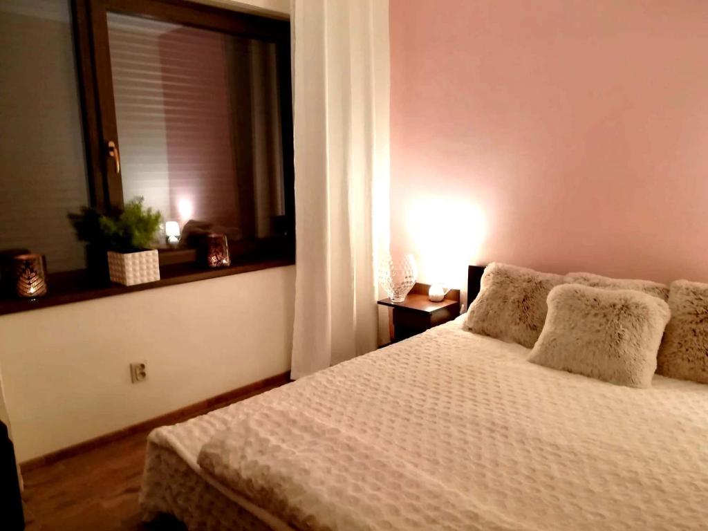 Posteľ alebo postele v izbe v ubytovaní Apartament wSPAniały.