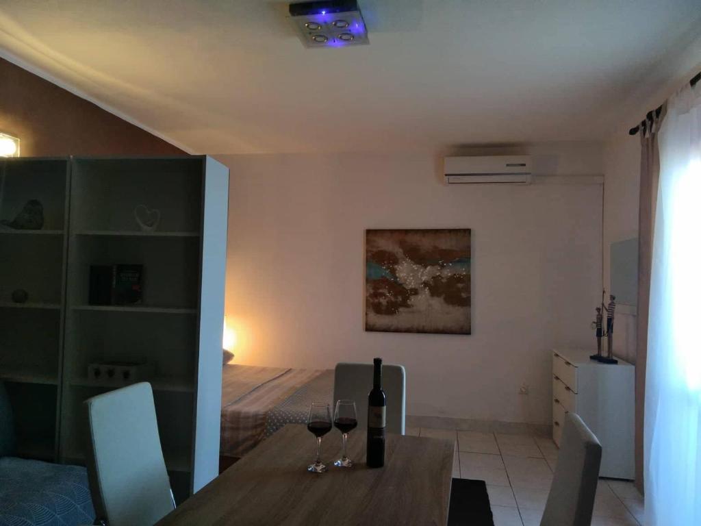 Łóżko lub łóżka w pokoju w obiekcie Seaview Holiday Apartments, Ventura Nin