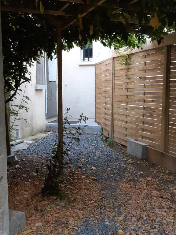 L'Abri d'Emilie - Chambre d'hôtes - Tweepersoonskamer Met Uitzicht Op De Tuin