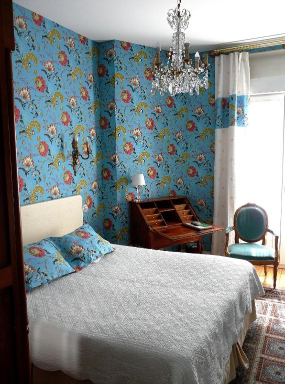 Postel nebo postele na pokoji v ubytování Hôtel de l'Abeille