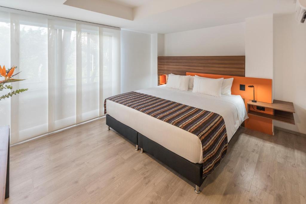 Postel nebo postele na pokoji v ubytování Foresta Hotel
