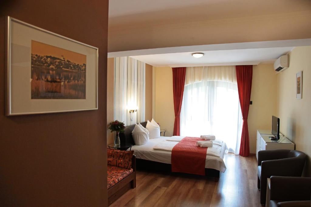 Postel nebo postele na pokoji v ubytování Adler Hotel & Wellness