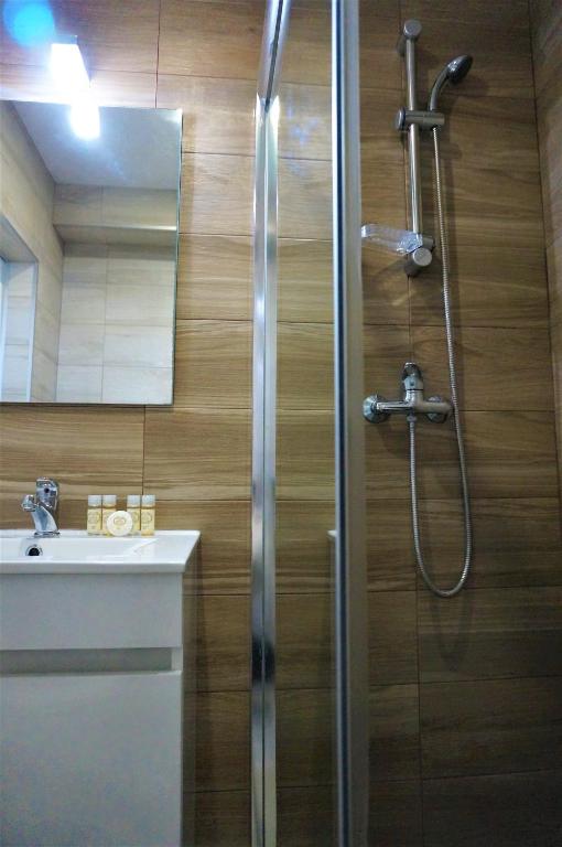 Golden Cliff House - 12