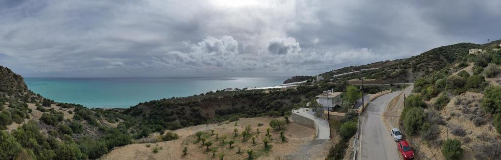 a view of a road on a hill with the ocean at Skouros Villa in Kastrí