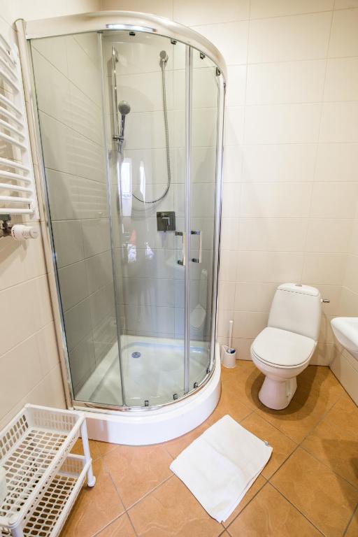 Kúpeľňa v ubytovaní Dwór Skalny Apartamenty, Pokoje i Restauracja Karczma Skalna