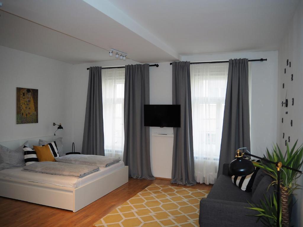 Posteľ alebo postele v izbe v ubytovaní APSTAY City Residence Apartments ǀ FREE Parking & Self Check-in