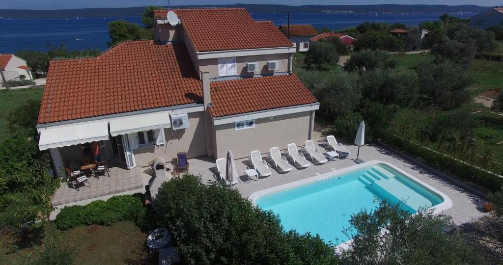 an aerial view of a house with a swimming pool at Apartmani Vila Karla, Dobropoljana, otok Pašman in Dobropoljana