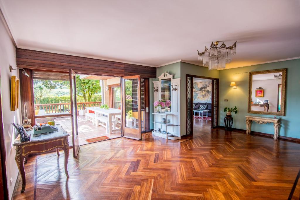 Fotografie z fotogalerie ubytování Azkorri Beach House v destinaci Getxo