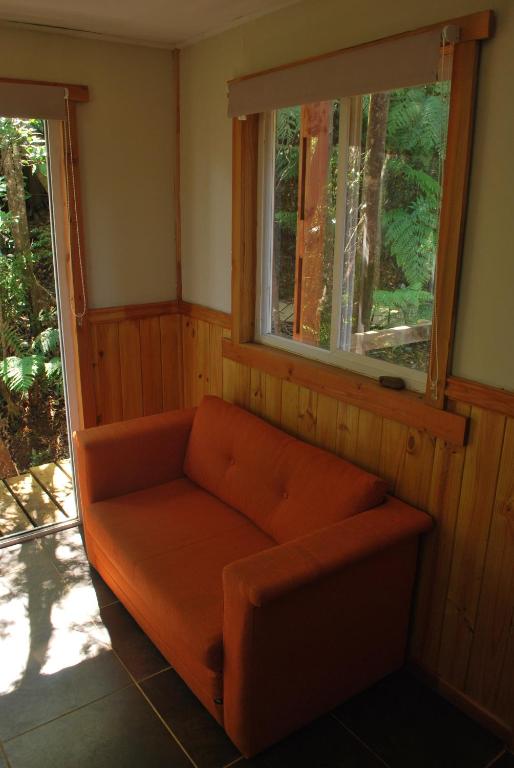 Posezení v ubytování Chucao Bosque y Cabañas