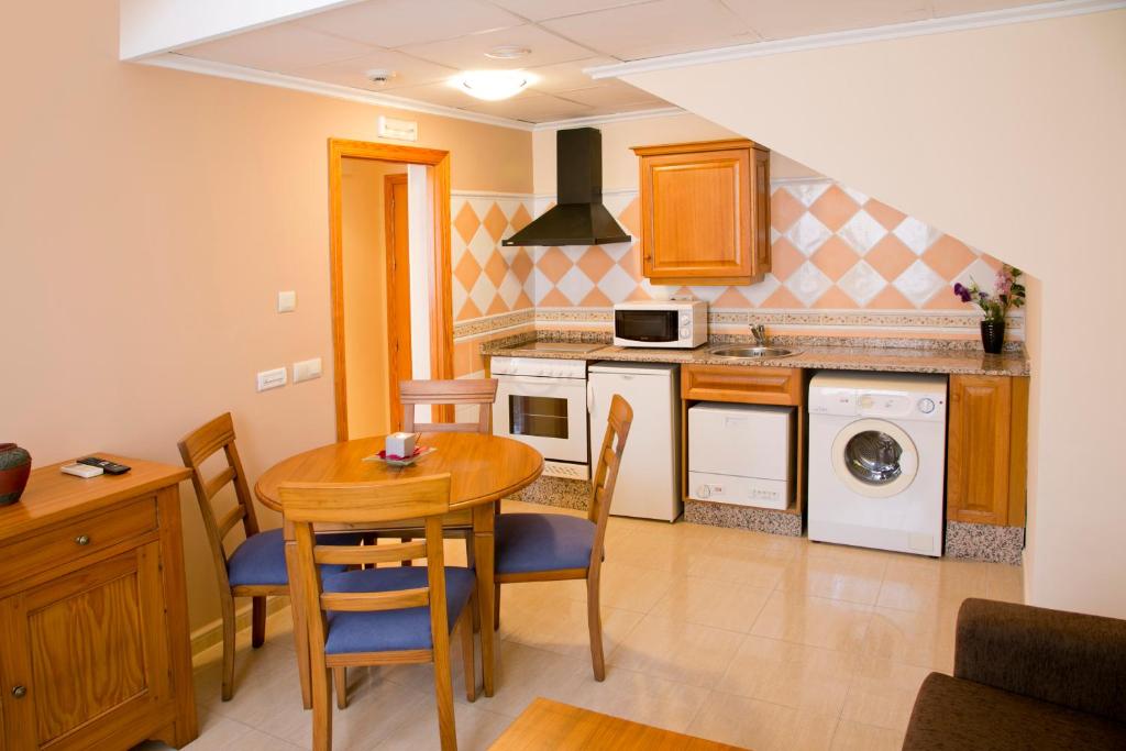 Aparthotel Bahia Pinosol - A1. One-Bedroom Apartment (2+2)