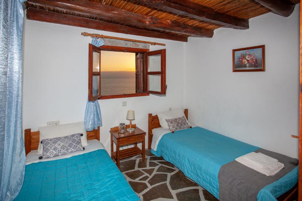 Postel nebo postele na pokoji v ubytování Argyros house