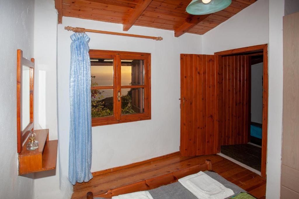 Postel nebo postele na pokoji v ubytování Argyros house