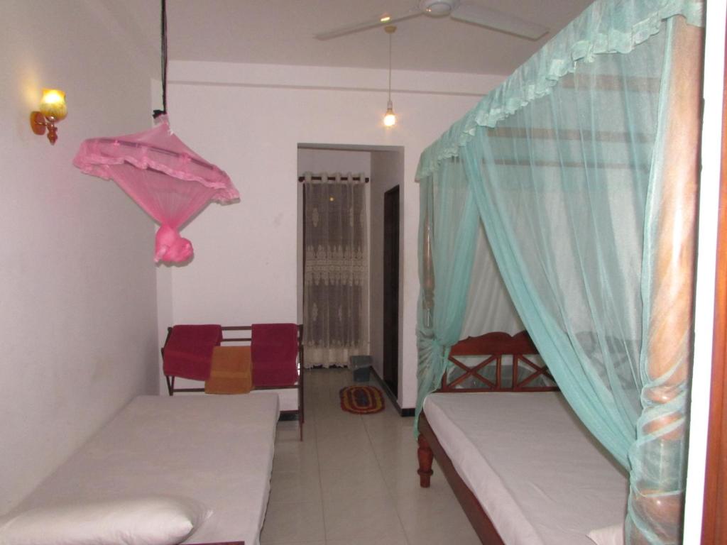 Postel nebo postele na pokoji v ubytování Rainbow Guest House