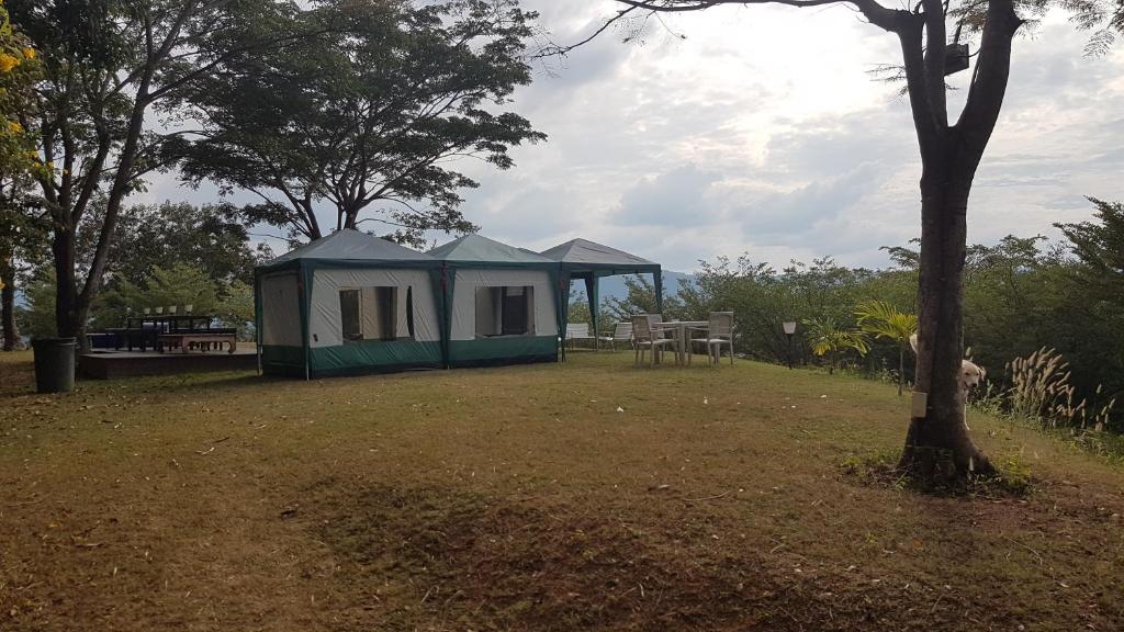 Κήπος έξω από το Plantation View Camping