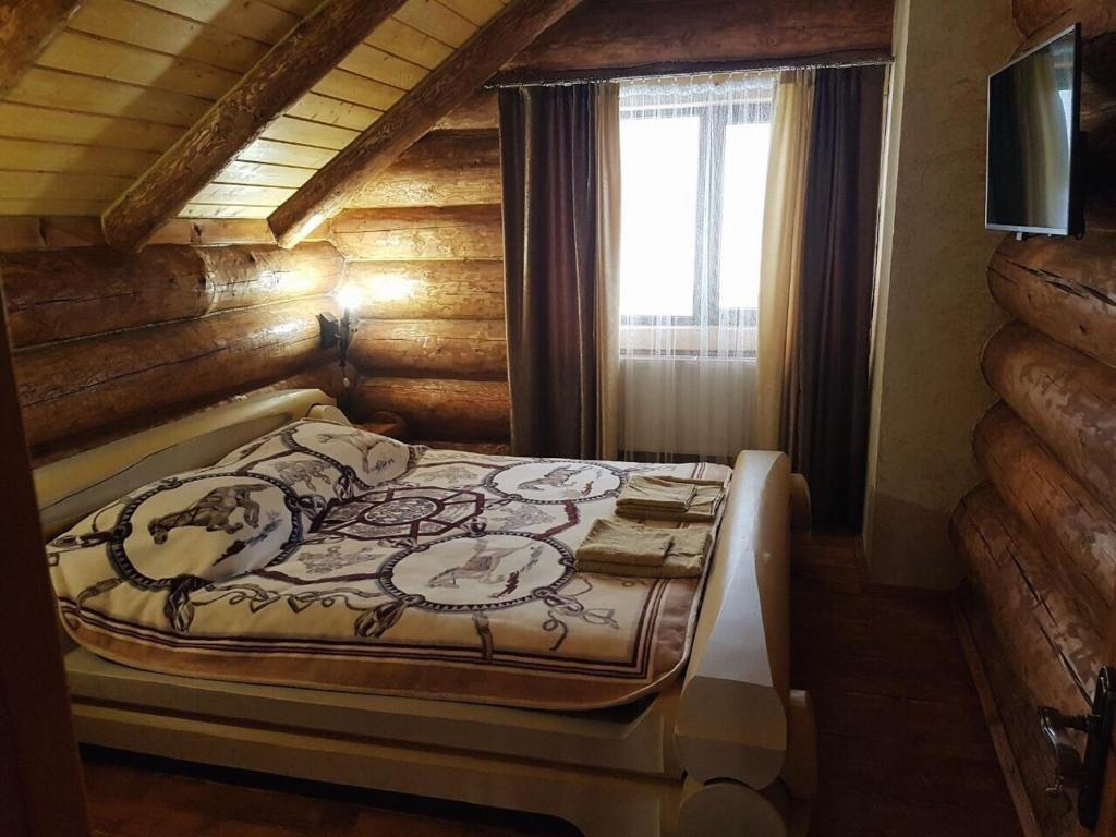 Postel nebo postele na pokoji v ubytování Зимова казка
