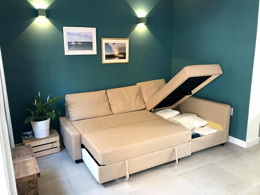 Posezení v ubytování Malaga Beach House, 2 city bikes, 2 children's bikes, WiFi, BIG terrace, BBQ, Family, Childfriendly