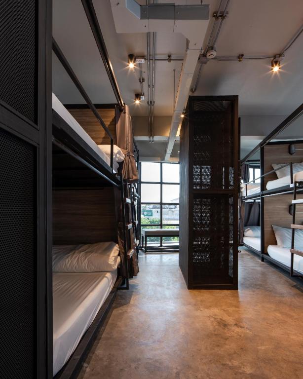 Postel nebo postele na pokoji v ubytování BED STATION Hostel Khaosan