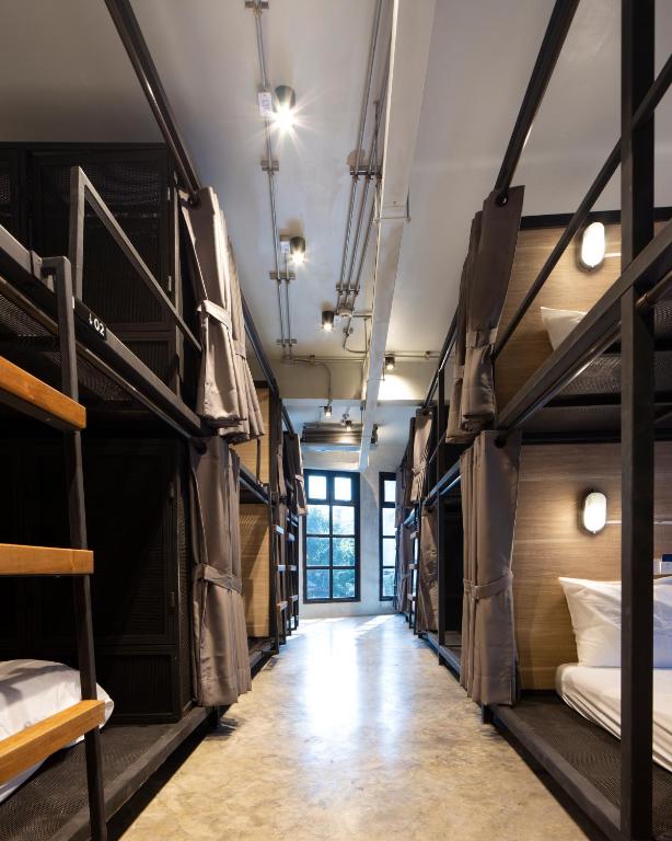 Postel nebo postele na pokoji v ubytování BED STATION Hostel Khaosan