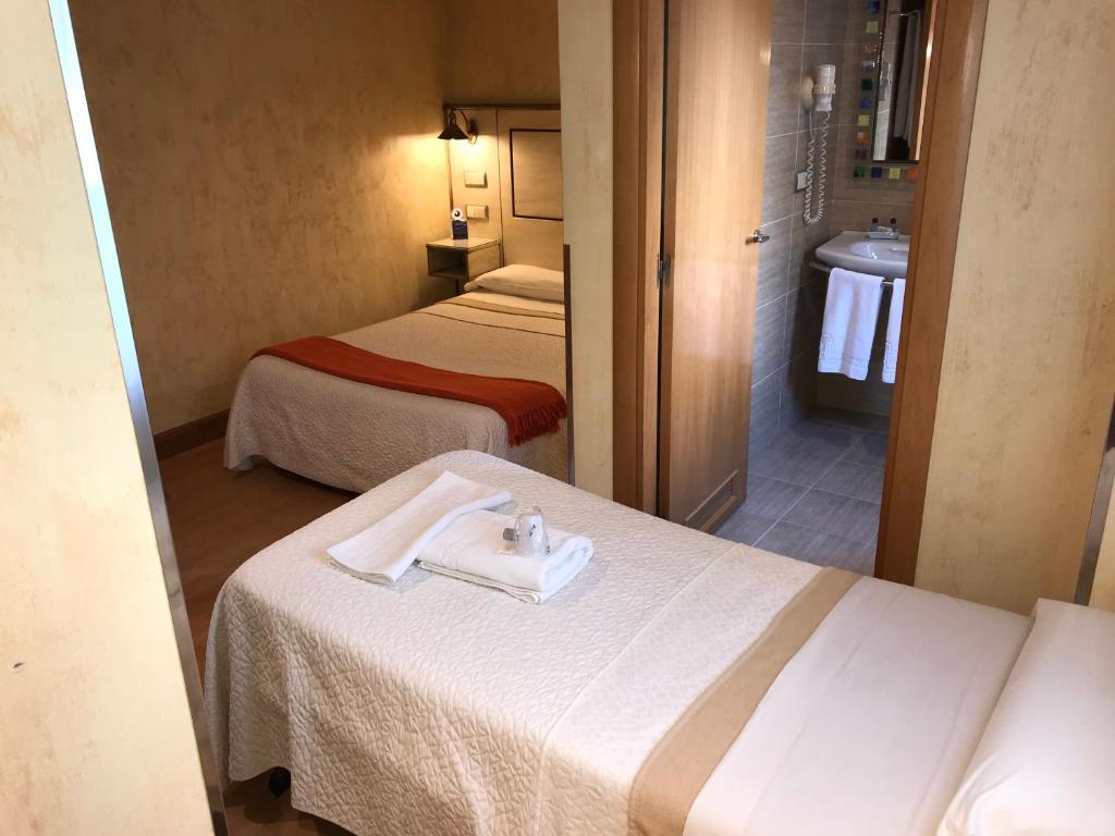 Postel nebo postele na pokoji v ubytování Hotel Castillo de Javier