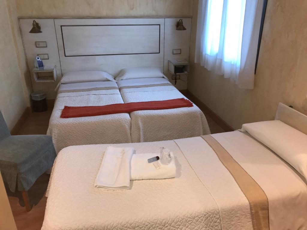 Postel nebo postele na pokoji v ubytování Hotel Castillo de Javier