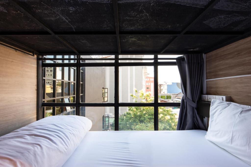 Postel nebo postele na pokoji v ubytování BED STATION Hostel Khaosan
