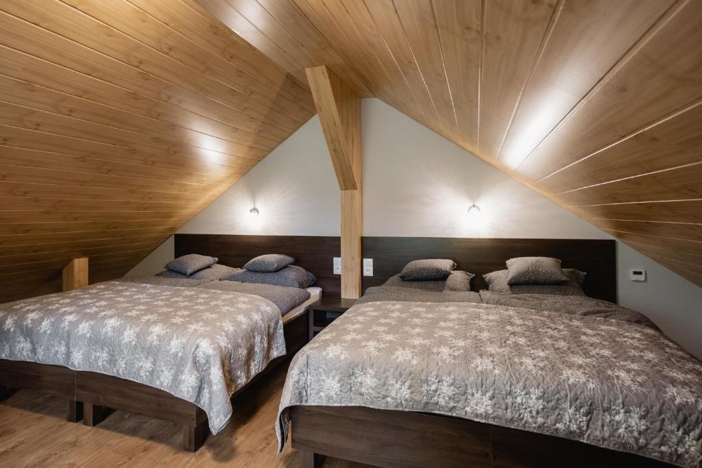 Posteľ alebo postele v izbe v ubytovaní Apartamenty TRZY KOLORY