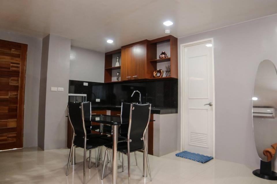 Kuchyň nebo kuchyňský kout v ubytování Mezza Hotel