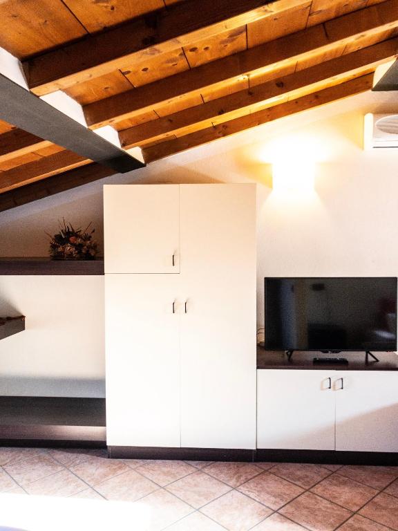 Telewizja i/lub zestaw kina domowego w obiekcie Le Finestre Su Borghetto