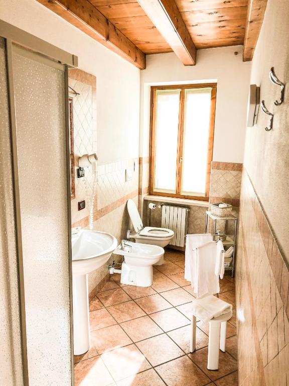 Łazienka w obiekcie Le Finestre Su Borghetto