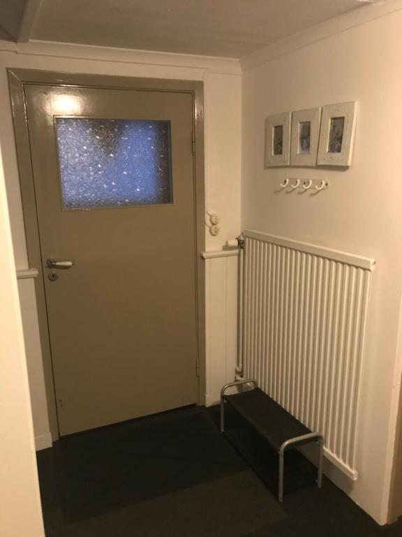 Fotografie z fotogalerie ubytování Room with pentry, separate entrance, no cardpayment v destinaci Gränna