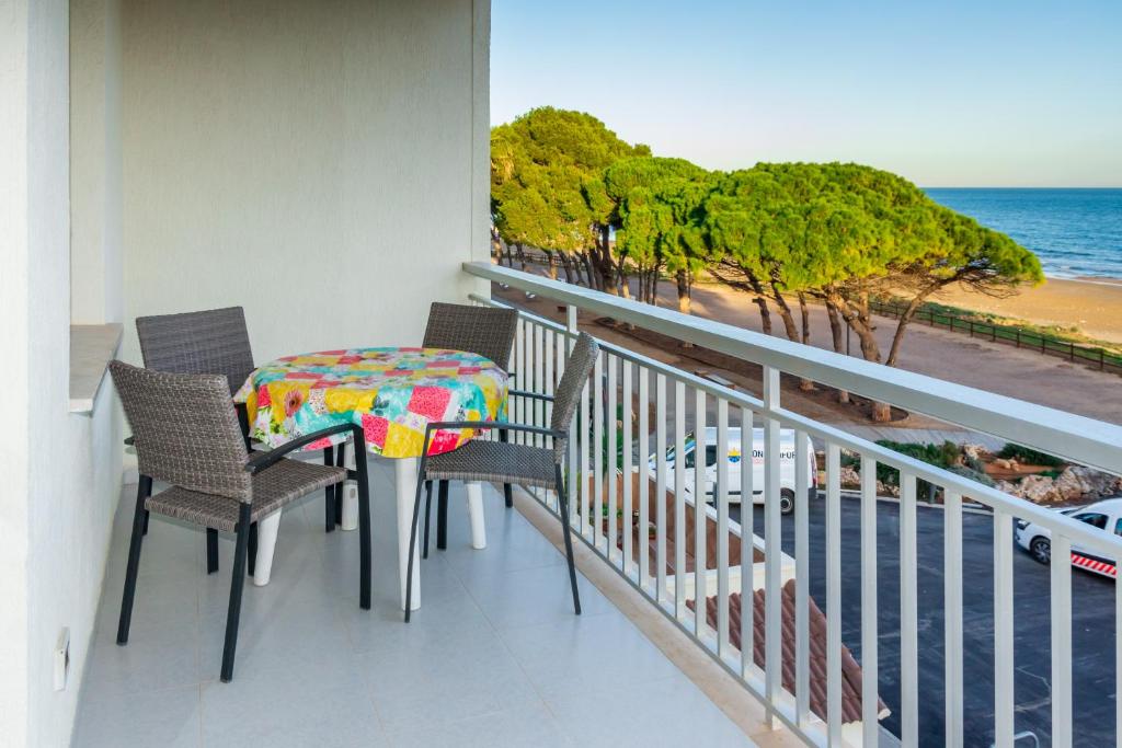 a balcony with a table and chairs and the ocean at Irtaplaya 310 in Alcossebre