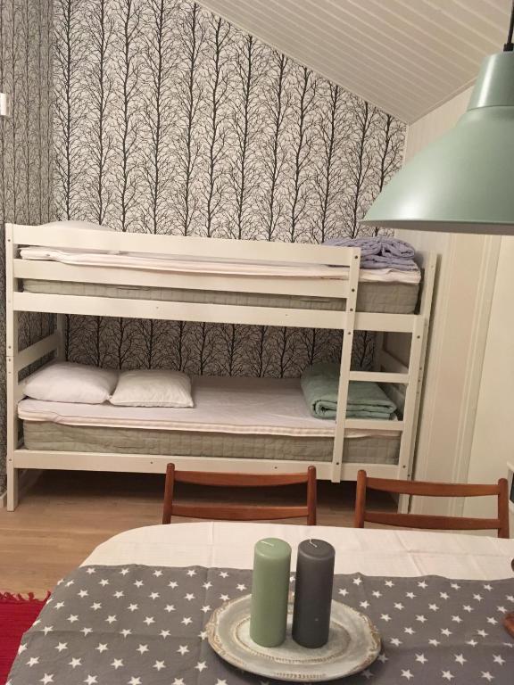 Postel nebo postele na pokoji v ubytování Långesjö lillstuga
