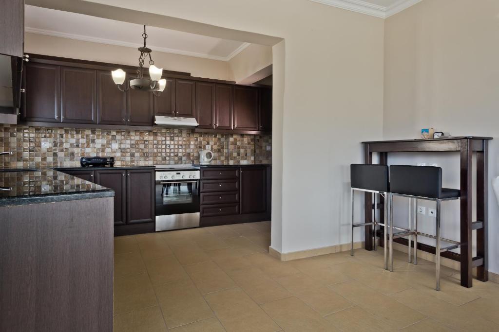 A kitchen or kitchenette at Lux Sea View Apartment