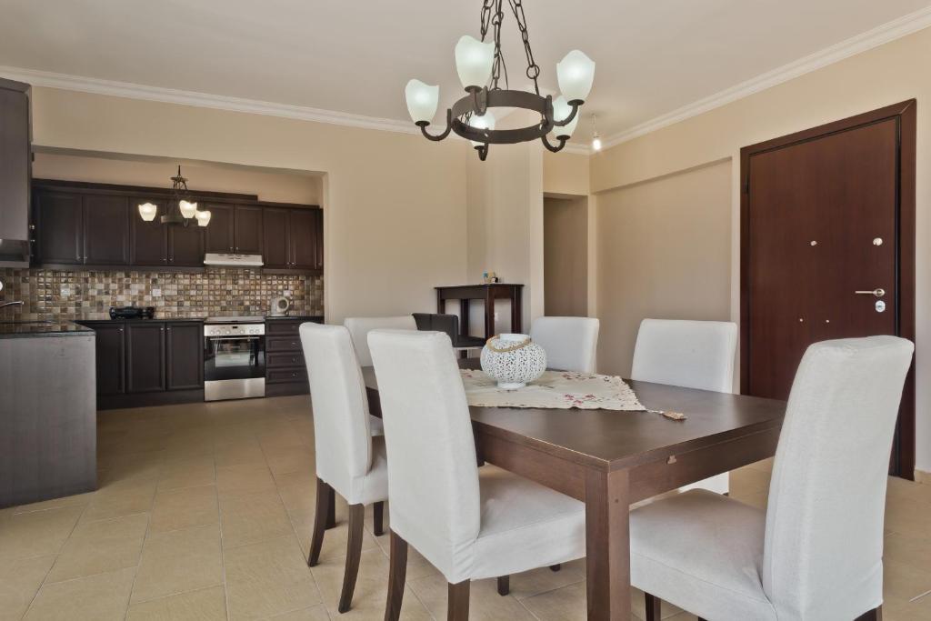 A kitchen or kitchenette at Lux Sea View Apartment