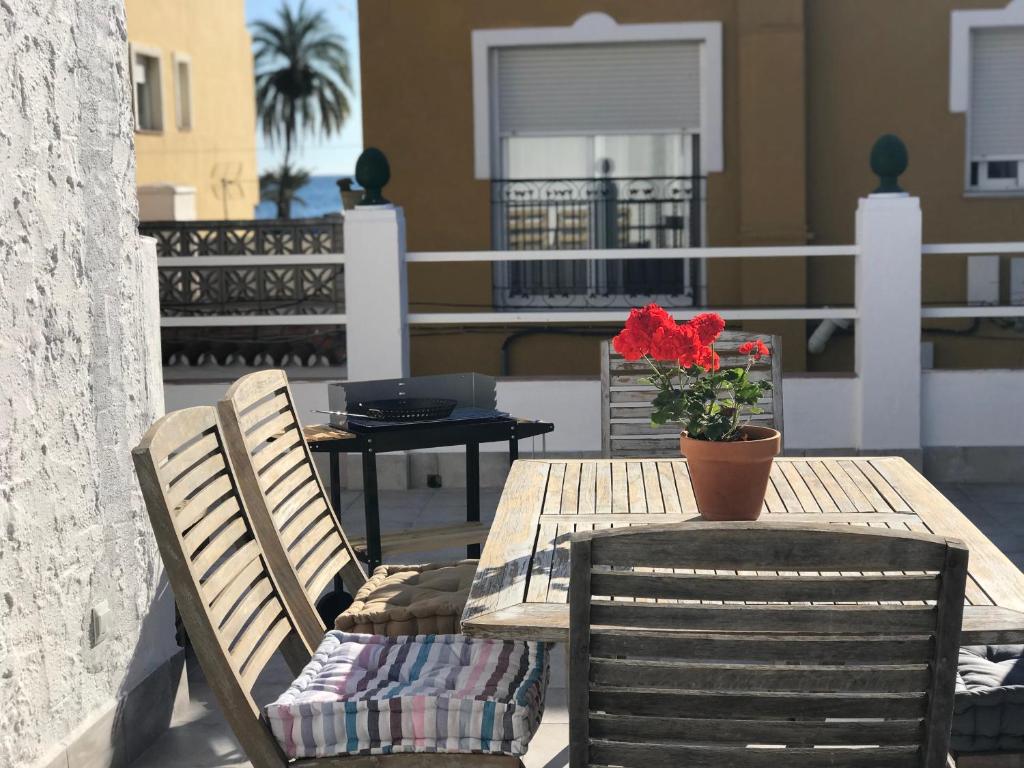 Balkón nebo terasa v ubytování Malaga Beach House, 2 city bikes, 2 children's bikes, WiFi, BIG terrace, BBQ, Family, Childfriendly
