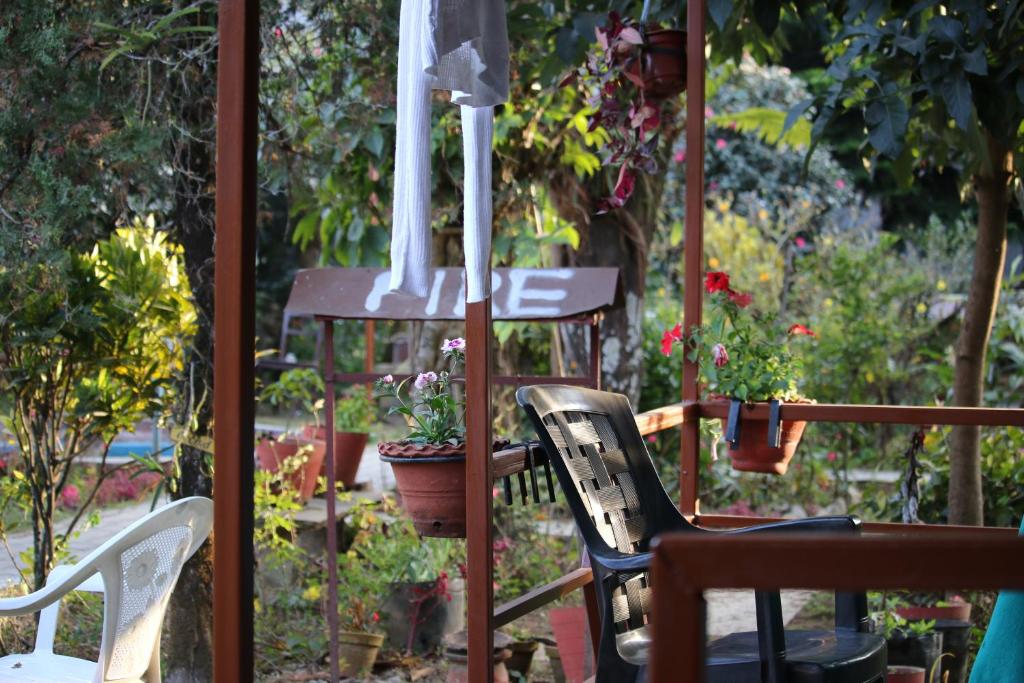 Jardí fora de Gurkha Lodge
