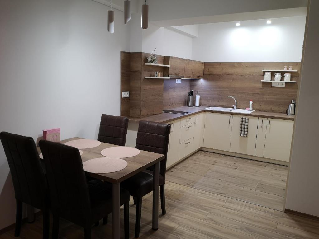Kuchyňa alebo kuchynka v ubytovaní Romantic Chopok Juh Apartment 22