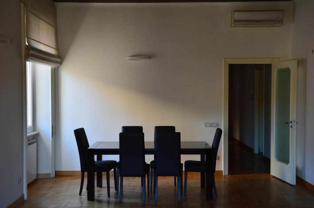 Una finestra su Castel Sant'Angelo - 15