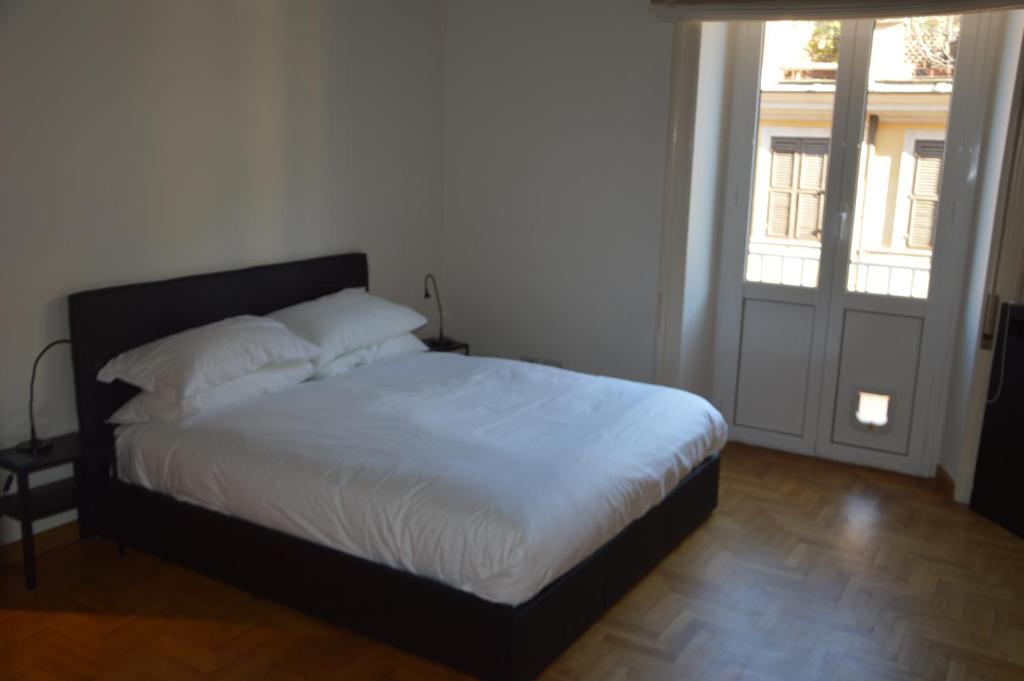 Una finestra su Castel Sant'Angelo - 16