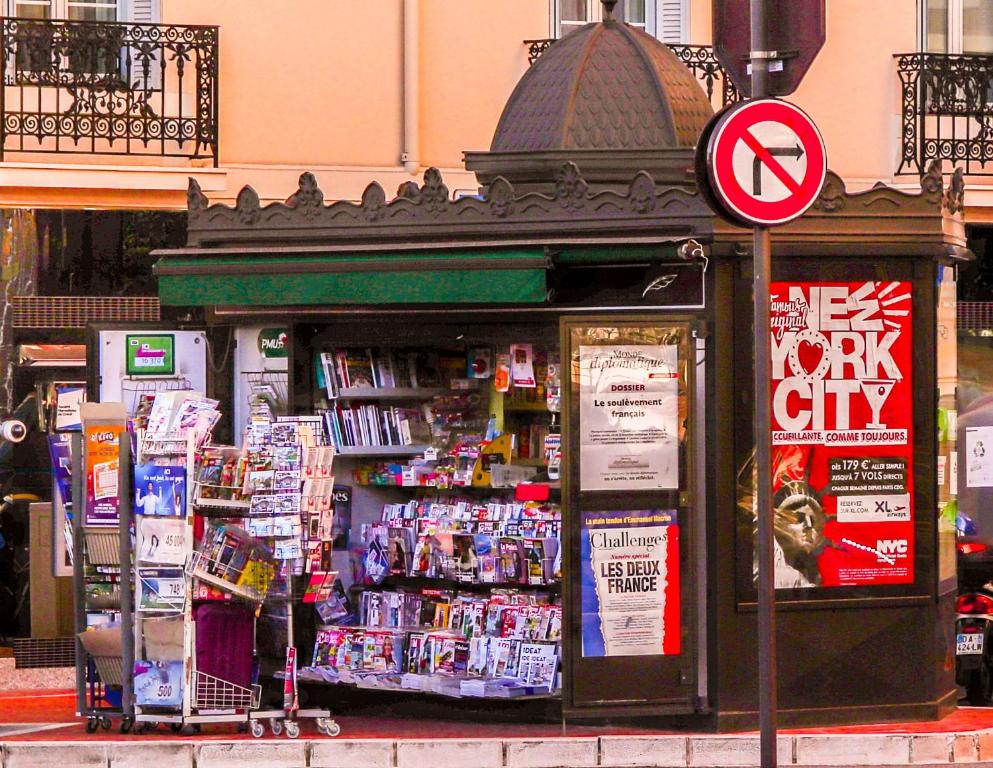 Supermarket nebo jiné obchody v  apartmánu nebo okolí
