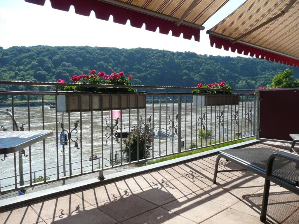 Hotel Garni Rheinpracht - 舒适室与河景