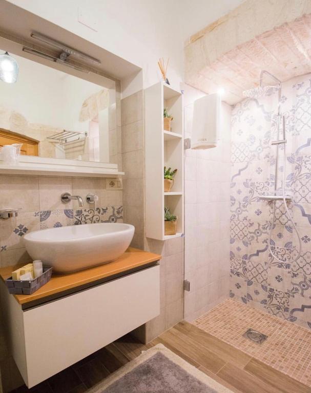 Łazienka w obiekcie Trulli MADIA Luxury Alberobello