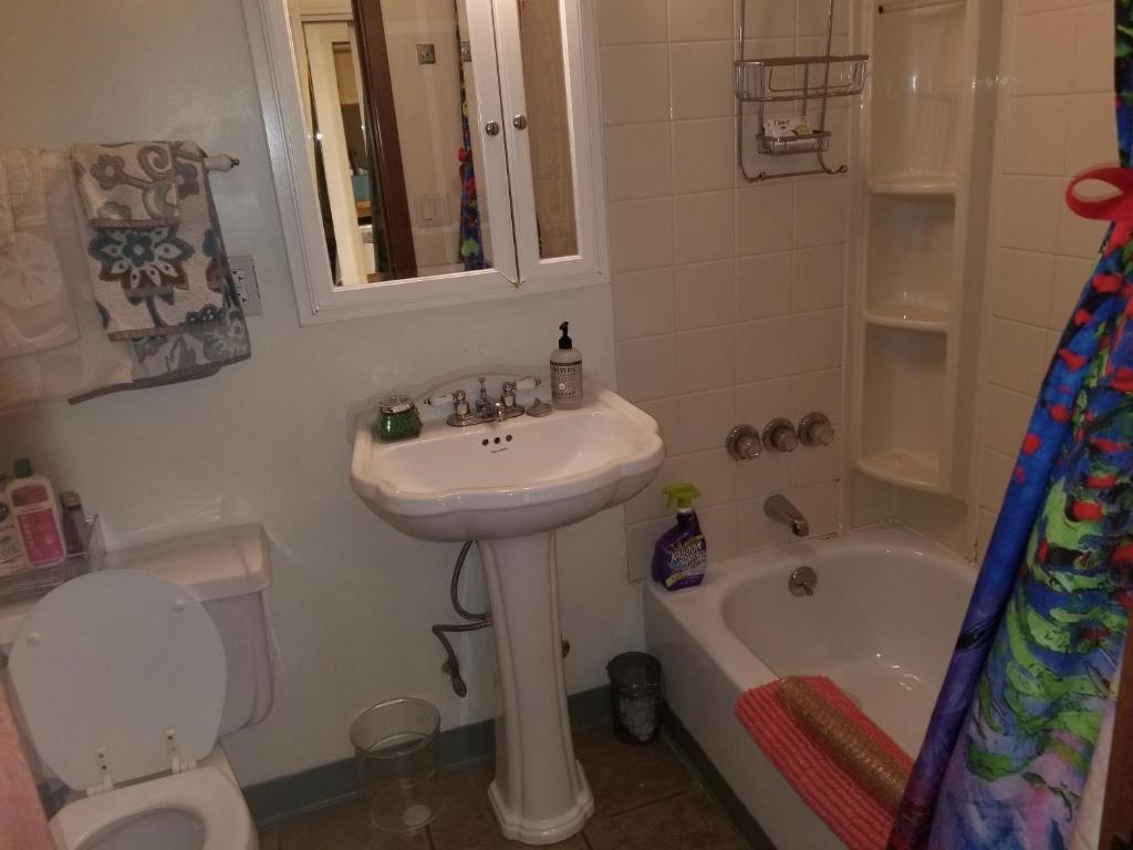 Suitetrails - Fully Furnished Entire Floor Apartment in Historic Harlem