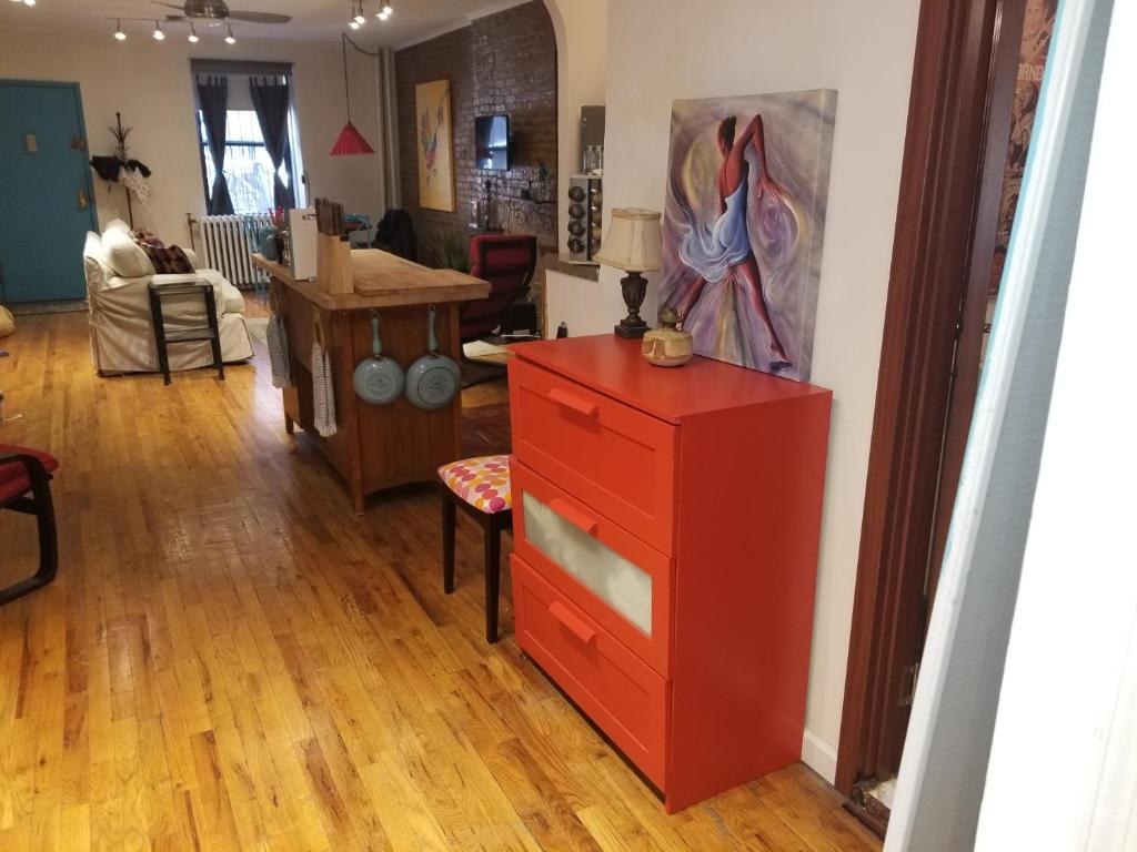 Suitetrails - Fully Furnished Entire Floor Apartment in Historic Harlem