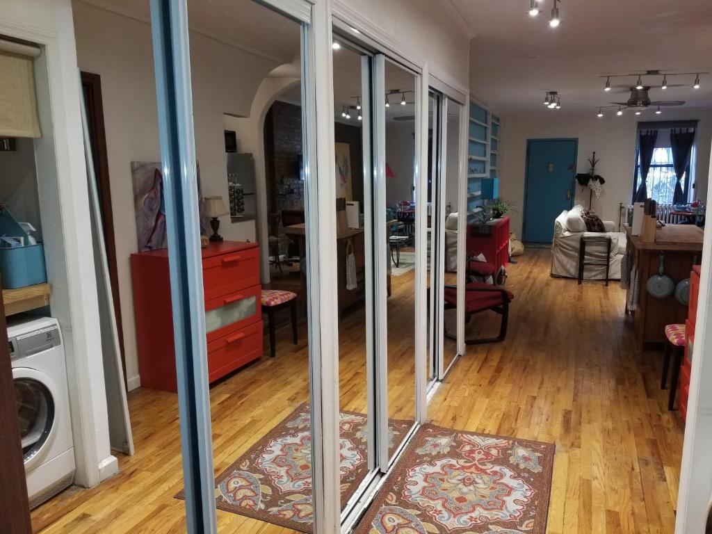 Suitetrails - Fully Furnished Entire Floor Apartment in Historic Harlem