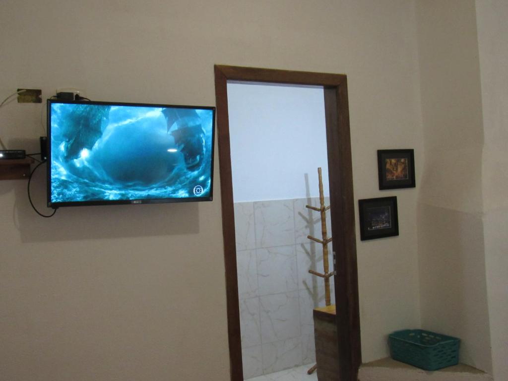 TV a/nebo společenská místnost v ubytování Chalé Rio das Pedras