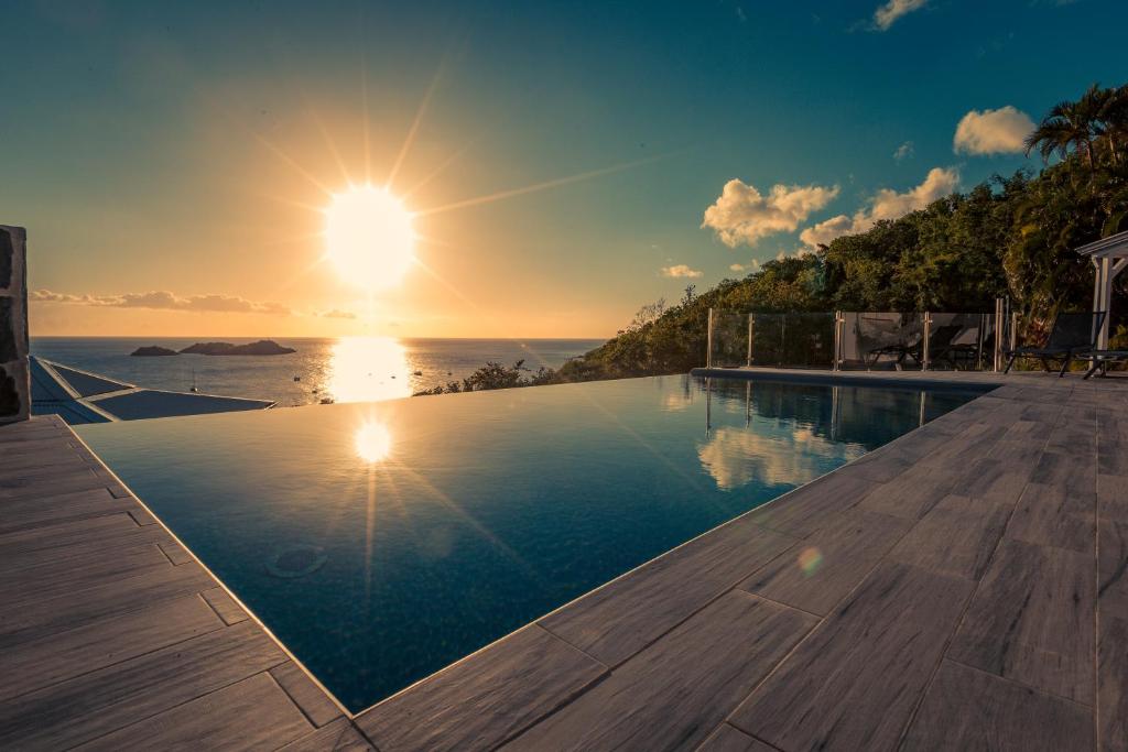 Gallery image of Sunset Palm - Villa Créole avec piscine face au coucher de soleil et à la réserve Cousteau in Bouillante