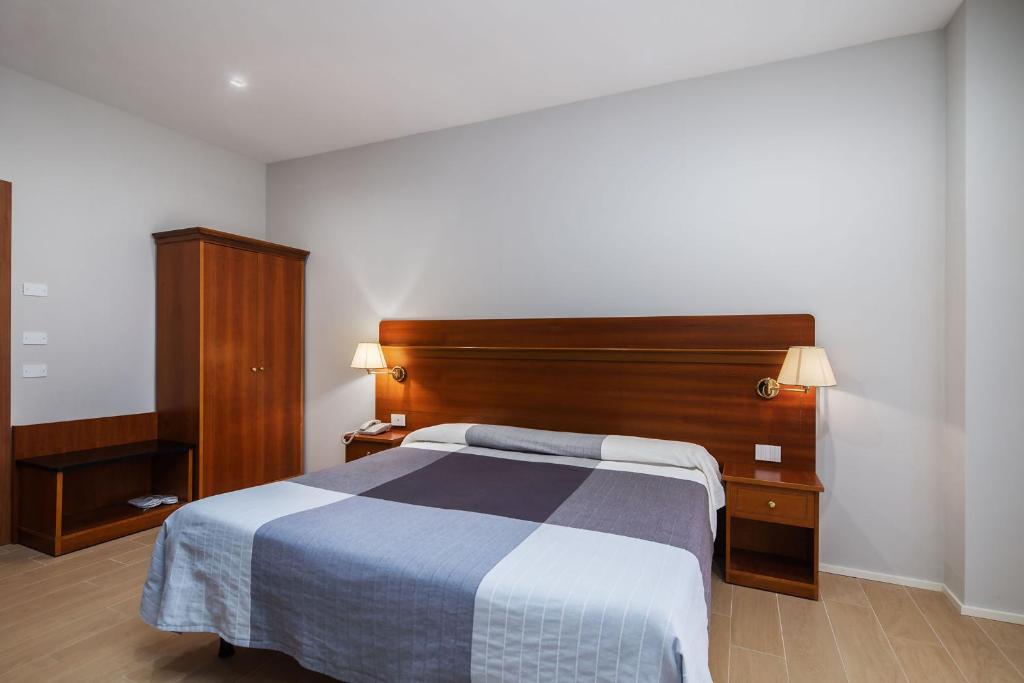 Postel nebo postele na pokoji v ubytování Hotel Excelsior Pavia