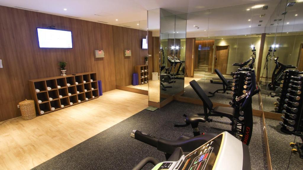 Fitness centrum a/nebo fitness zařízení v ubytování Kuretakeso Kemang Hotel