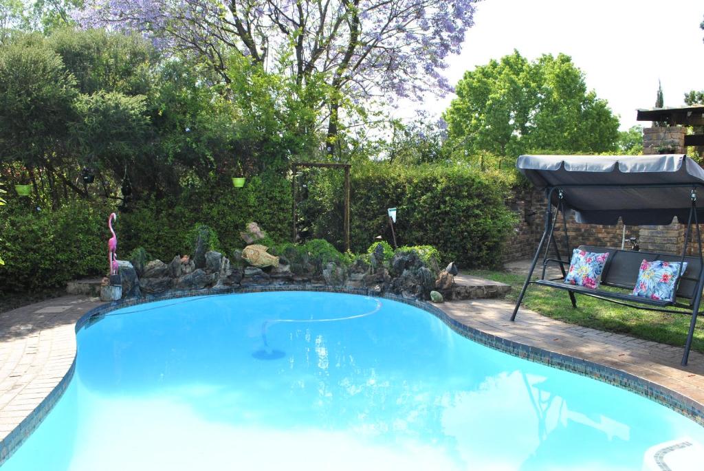 Bazén v ubytování Serene Guest Manor nebo v jeho okolí